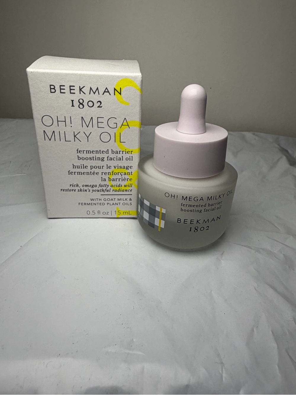 Beekman 1802 Oh! Mega Milky Oil Facial Oil - Pale Pink and White